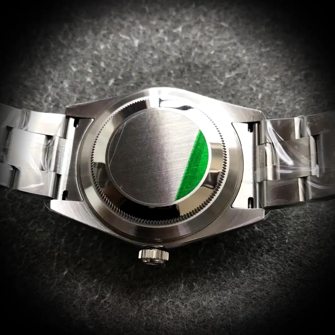 Sky-Dweller 326238 eta clone bright black dial — bezel macro